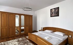 Ely'S Place